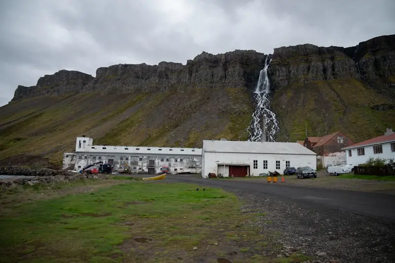 Rúgbrauð at Laugarvatn Fontana: Tasting Hot Spring Bread on the Golden Circle