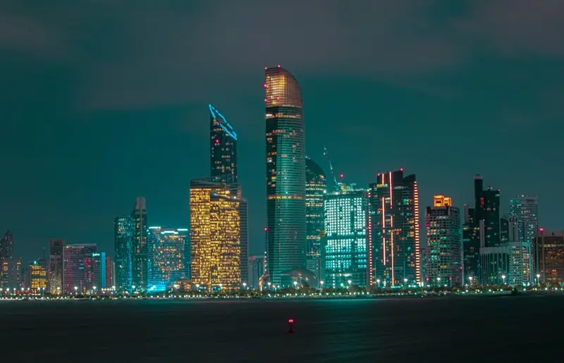 The Ultimate Guide to Abu Dhabi’s Desert Experiences: From Liwa Oasis Adventures to Luxury Desert Resorts
